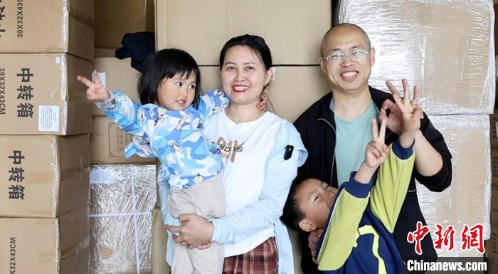 “越南阿柔”的斜杠人生：既做外贸也当博主